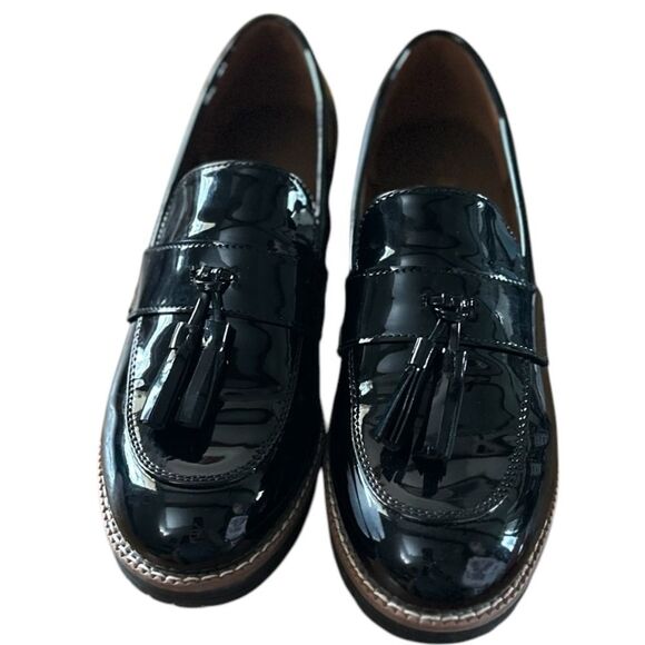Dream pairs NWOB size 8 black lug sole platform loafers. Includes tassels. - Picture 3 of 7